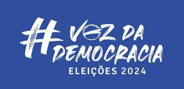 Banner com fundo azul, no qual se lê, em branco e letras estilizadas, “#Voz da Democracia”. No c...