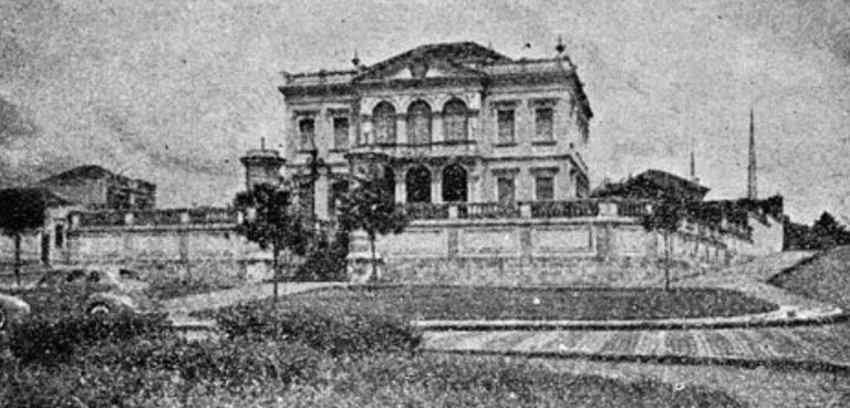 Foto em preto e branco da frente do Palácio Garibaldi, em 1940 - acervo da Biblioteca Pública do...